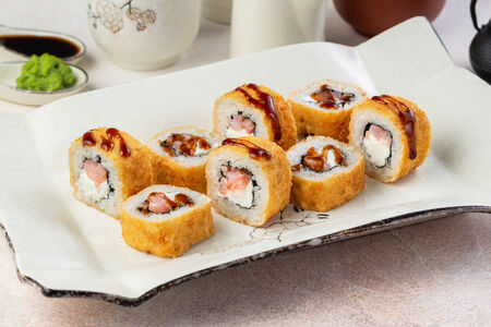 Жареный ролл с креветкой