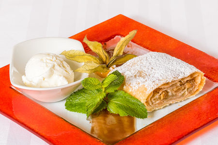 Яблочный штрудель