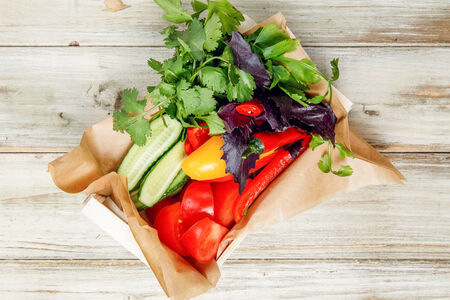 Свежие овощи с зеленью