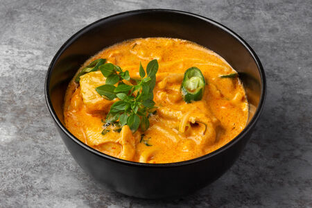 Красный карри с курицей Каенг Пет Кай