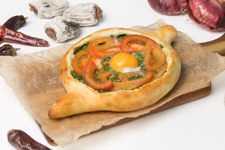 Хачапури по-аджарски с помидорами и шпинатом