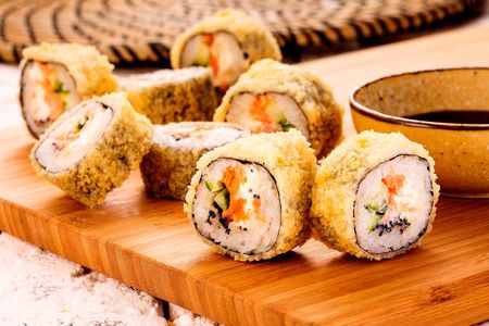 Жареный ролл Исудзу 8 шт