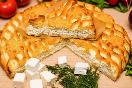 Пирог с брынзой и зеленью