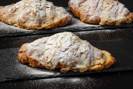 Круассан Миндальный