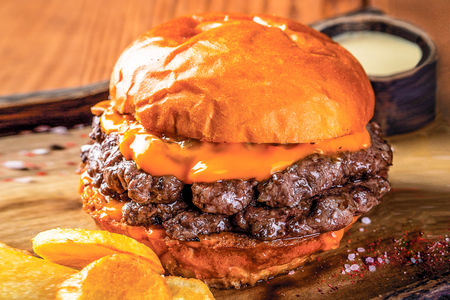 Двойной фирменный чизбургер