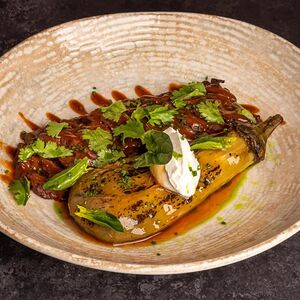 Стейк Бавет с запечённым баклажаном и домашним сыром