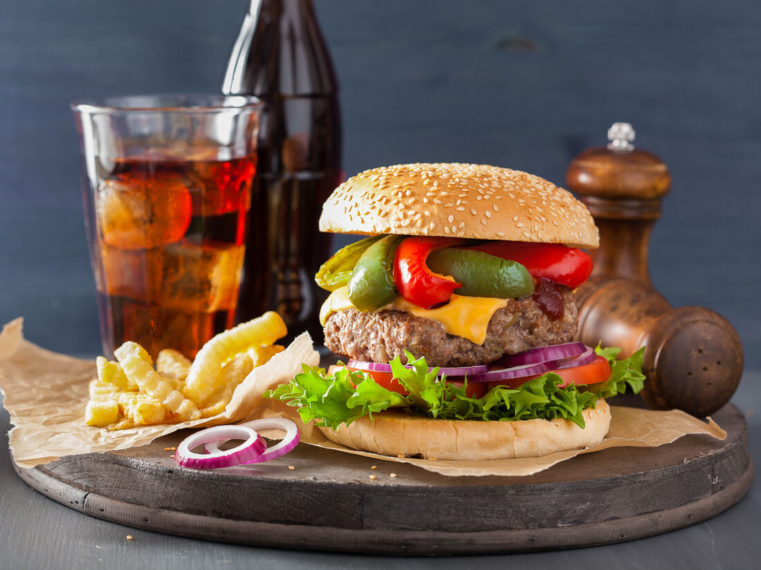 Бургеры пермь. Burgers and Tomatoes and Pepper photo.