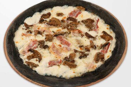 Пицца Сыр, бекон, грибы Блэк