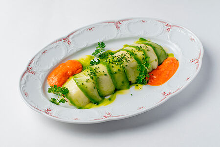 Салат с крабом и соусом амарильо