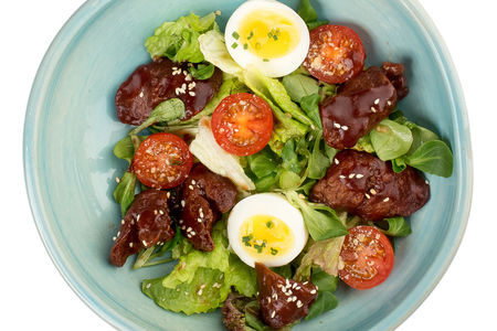 Салат с куриной печенью