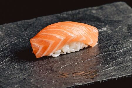 Суши Лосось