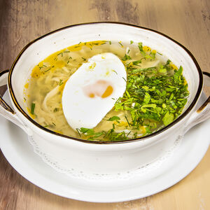 Суп куриный с лапшой и яйцом