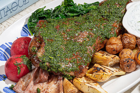 Лопатка козлёнка с запеченными овощами