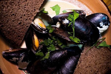 Мидии в створках в сливочном соусе