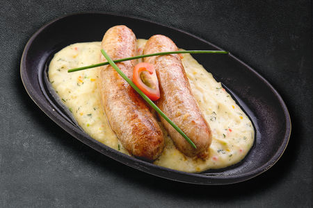 Фирменные колбаски из свининой с ароматным беконом и фисташками