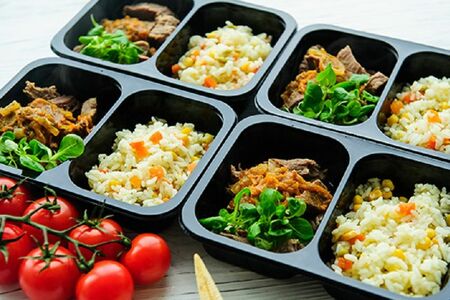 Говядина отварная под соусом барбекю и ризотто с овощами