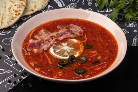 Солянка мясная сборная со сметаной