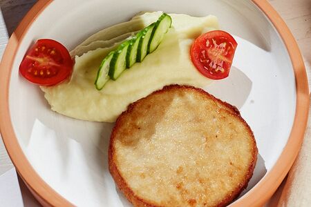 Котлета из кролика с гарниром на выбор