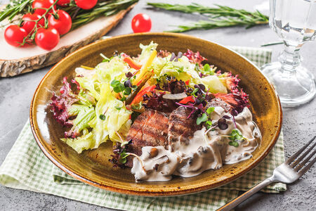 Салат с телятиной