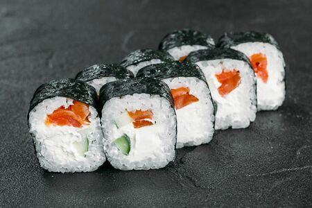 Ролл Копчёный лосось