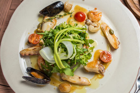 Теплый салат Средиземноморский