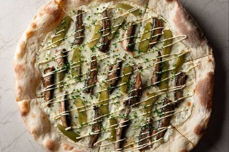 Пицца Шпроты и корнишоны