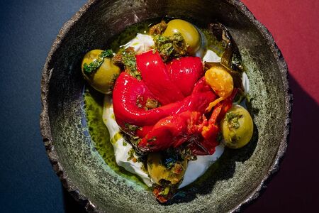 Испанские оливки с фетой и перцем рамиро