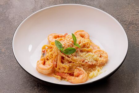 Тальятелле с креветками в Сливочно-томатном соусе