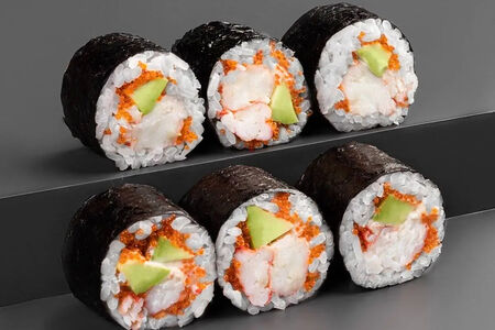 Ролл Калифорния с крабом маки