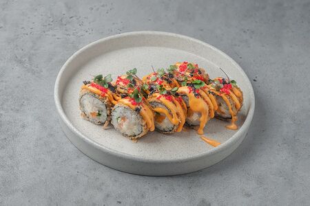 Темпура с лососем и острым спайси соусом