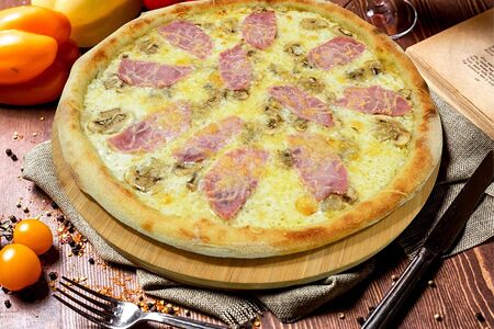 №16 Пицца с ветчиной и грибами