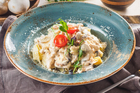 Паста с куриной грудкой и грибами