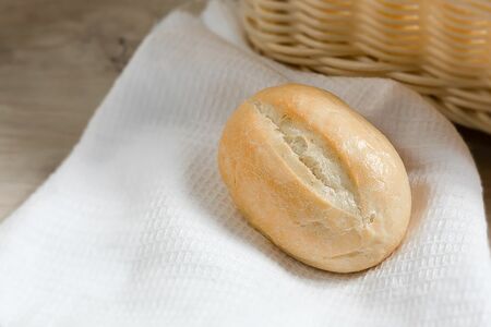 Булочка белая