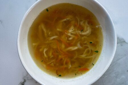 Куриная лапша с яйцом