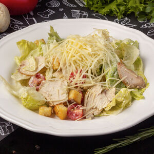 Салат Цезарь с курицей