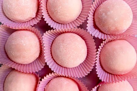 Десерт Моти клубничный