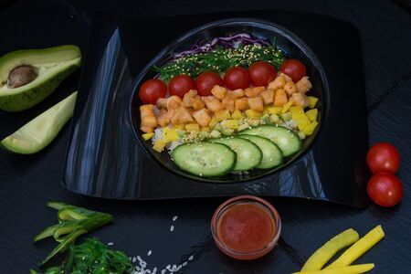 Поке Окунь с кисло-сладким соусом