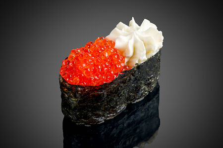 Гункан с Красной Икрой и с сыром