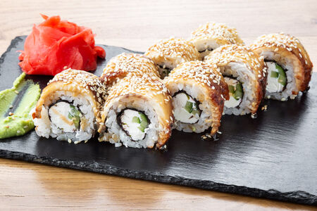 Фирменный ролл Филадельфия с угрём