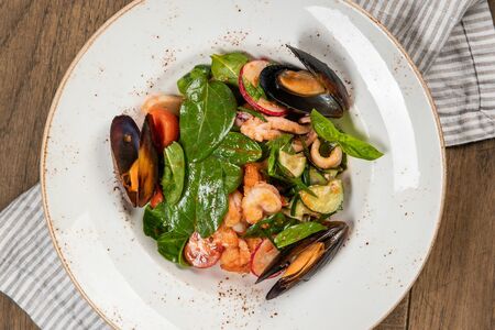 Салат с морепродуктами