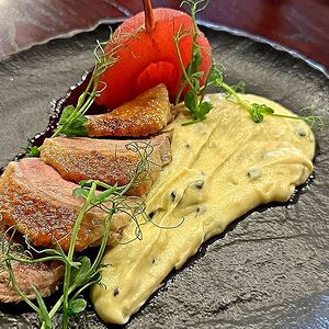 Грудка утки с пьяной грушей