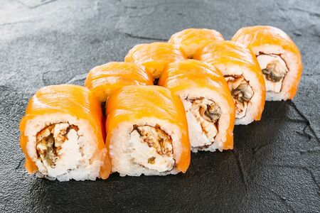 Ролл Филадельфия с угрём