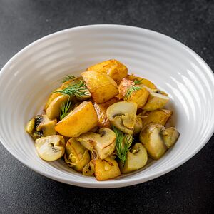 Картофель, жаренный с шампиньонами
