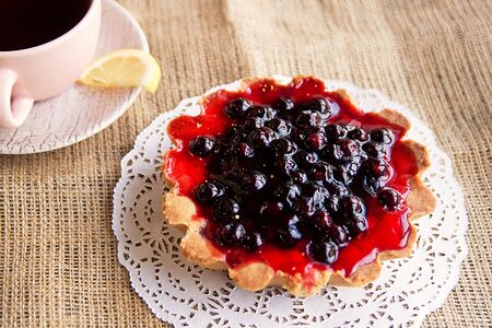 Итальянский десерт Кростата с ягодой