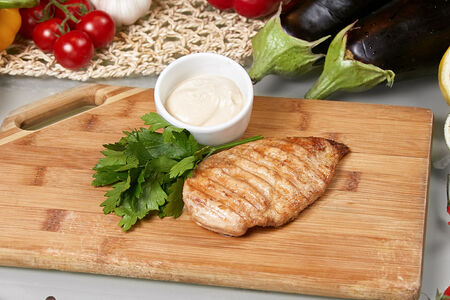 Маринованная куриная грудка на гриле