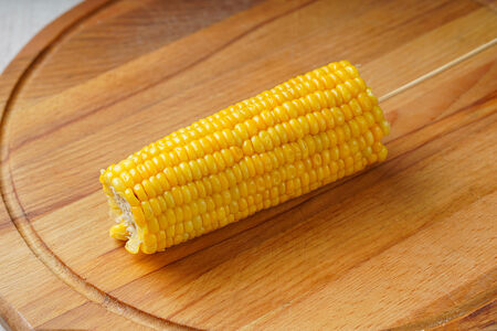 Кукуруза варёная сахарная