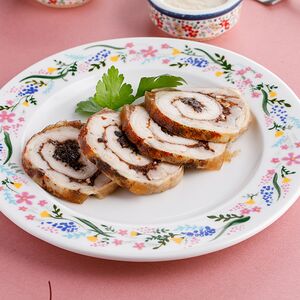Рулет из цесарки с черносливом и грецким орехом