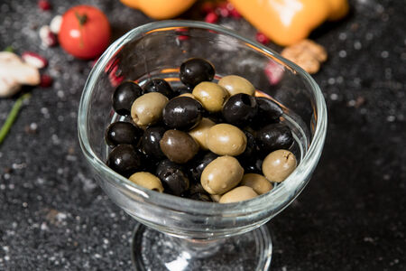 Маслины и оливки