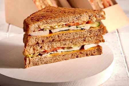 Сэндвич с говядиной и горчичным соусом