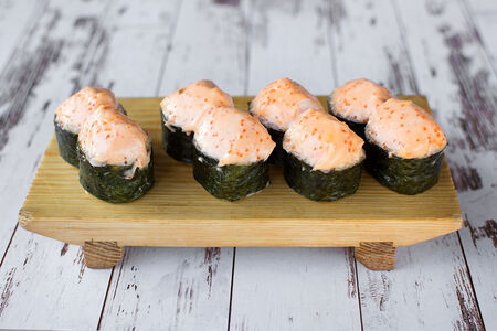 Ролл с мидиями